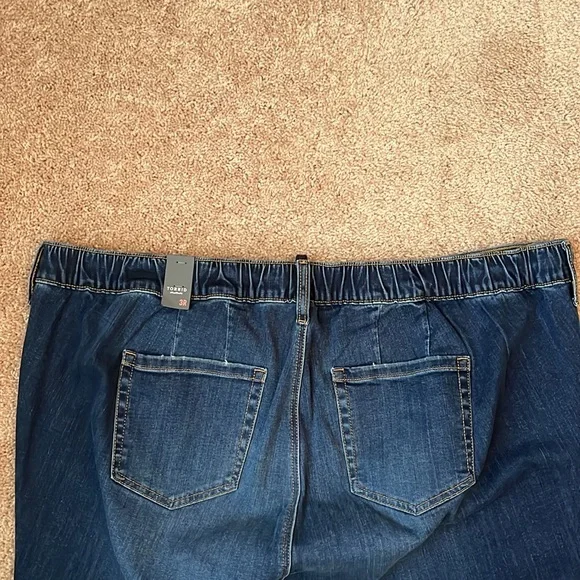 NWT Torrid Weekend Boyfriend Straight Jeans - Picture 7 of 9